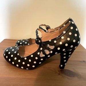 Adorable black and white polka dot heels.  Size 6.